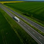 România investește în autostrăzi verzi și trenuri rapide prin PNRR și fonduri UE. Vezi proiectele care pot transforma mobilitatea până în 2030.