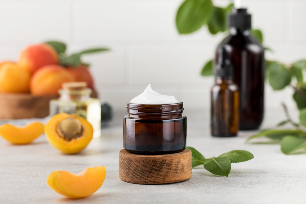 Descoperă cum cosmeticele eco transformă industria frumuseții: ingrediente naturale, ambalaje sustenabile și produse care respectă sănătatea și planeta.