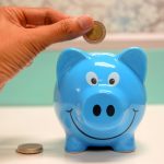 Românii stau slab la educație financiară: 7 din 10 nu își gestionează corect bugetul. Află cauze, consecințe și soluții pentru viitor.