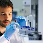 Oamenii de ştiinţă folosesc microorganisme pentru a produce plastic ecologic
