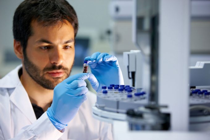 Oamenii de ştiinţă folosesc microorganisme pentru a produce plastic ecologic