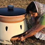 Un simplu cuptor solar transformă apă sărată în apă potabilă