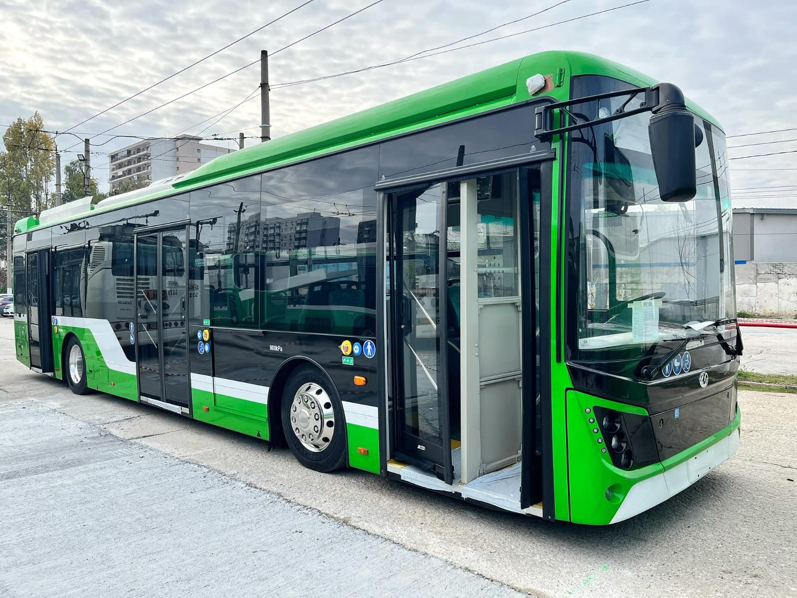 Transport public verde: România investește în autobuze electrice și hibride pentru orașe mai curate și un aer mai sănătos pentru comunități.