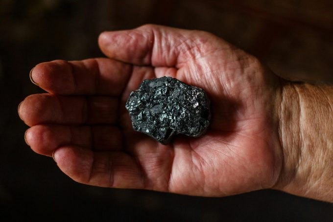 România va renunța la cărbune până în 2032. Află impactul social, calendarul și alternativele pentru securitatea energetică.