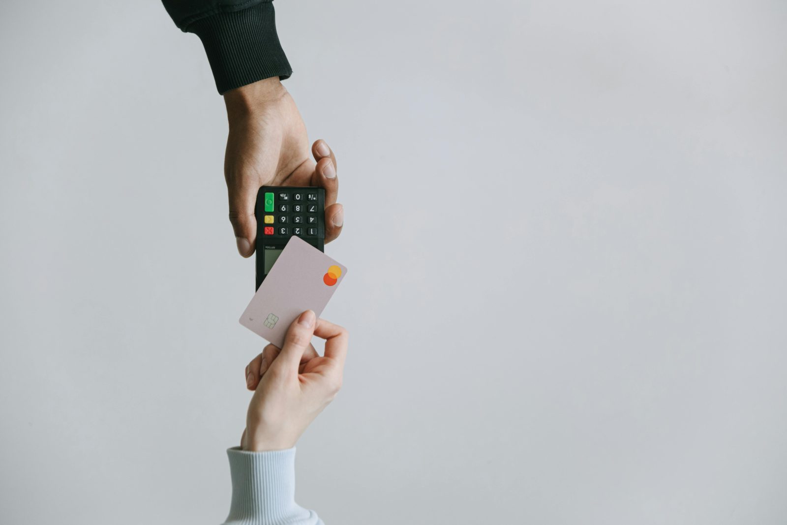 Serviciile Buy Now, Pay Later câștigă teren în România. Vezi cum funcționează, ce beneficii aduc consumatorilor și ce riscuri ascund.