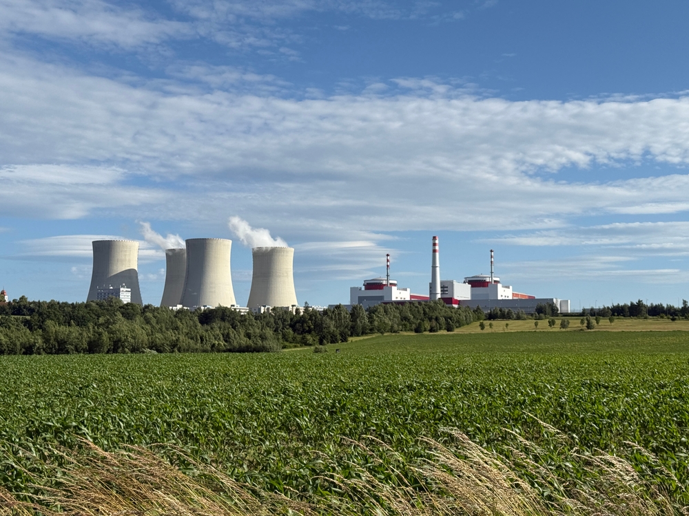 România își transformă sistemul energetic: nuclear, gaz, hidrogen verde și baterii. Vezi planurile, investițiile și provocările tranziției.