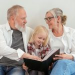 Educație copii si seniori