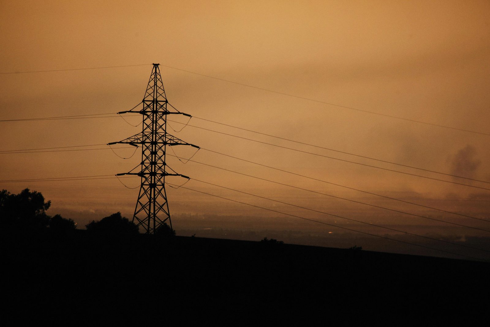 România, din nou vulnerabilă energetic: iarna 2025–2026 prinde sistemul electroenergetic național nepregătit. Speranța stă în importurile de energie scumpă