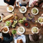 Cina devreme, secretul iernii: la ce oră ar trebui să mănânci pentru digestie, somn și metabolism mai bune