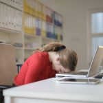 Studiu: Somnul prost afectează sănătatea, dar și deciziile financiare. Crește impulsivitatea și riscul de cheltuieli neinspirate