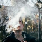 Țigările electronice, o capcană periculoasă pentru tineri: „M-am apucat dintr-o prostie”, spun adolescenții