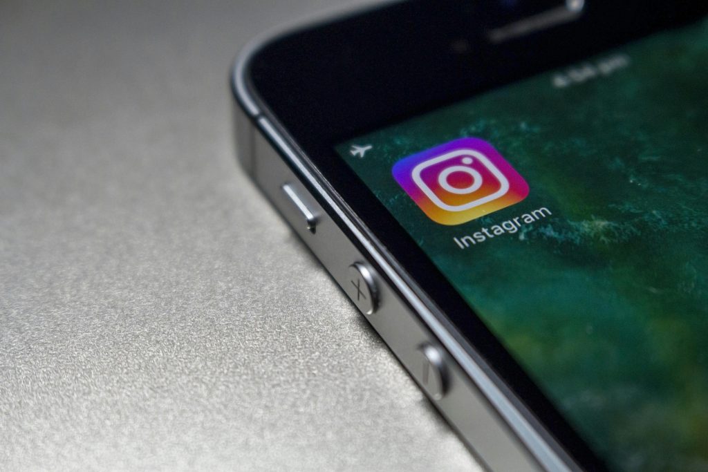 Meta, compania mamă a Facebook și Instagram, urmează să dezactiveze conturile utilizatorilor australieni cu vârsta de sub 16 ani, începând cu 4 decembrie 2025