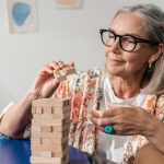 Patru obiceiuri simple care pot încetini îmbătrânirea creierului
