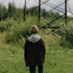 De ce poți simți singurătate chiar și când ai prieteni și cum îți poți reface conexiunile