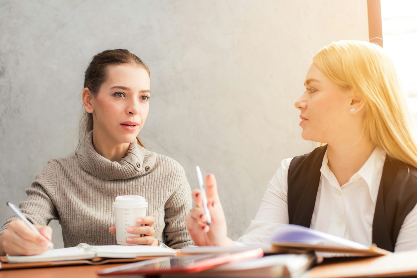 Cum să devii mai convingător: puterea gesturilor simple în comunicare