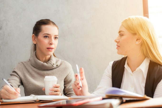 Cum să devii mai convingător: puterea gesturilor simple în comunicare
