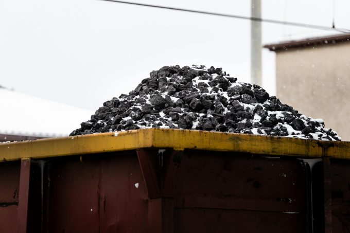Cererea globală de cărbune ar putea atinge un vârf înainte de 2030, spune IEA