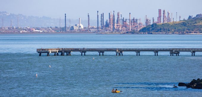 Lupte pentru resursele finite ale oceanelor: geopolitică și cooperare în contextul schimbărilor climatice