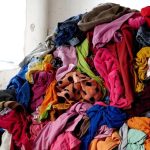 Fast Fashion: Moda ieftină care distruge planeta