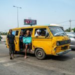 Nigeria utilizează gazul comprimat pentru a combate inflația la carburanți și pentru a avansa tranziția energetică