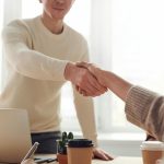 Antreprenorii români preiau afacerile marilor companii străine și își consolidează poziția în economie