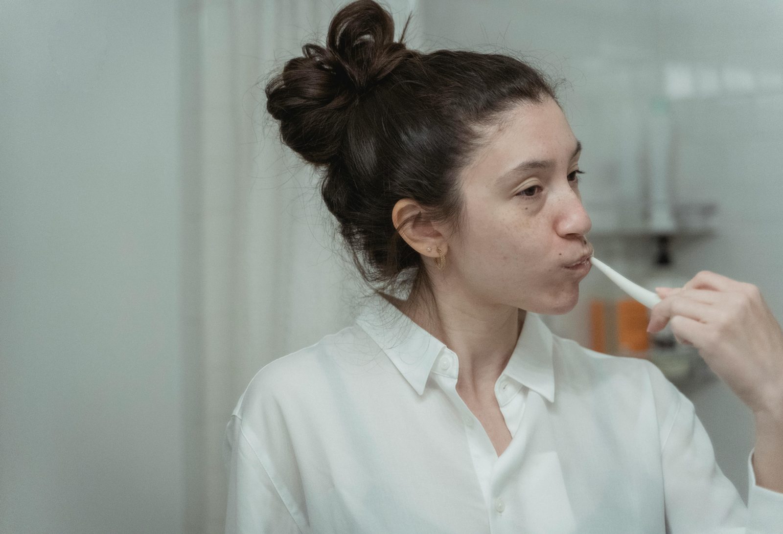 Periajul dentar de trei ori pe zi ar putea reduce riscul pentru zeci de boli. Ce spun specialiștii