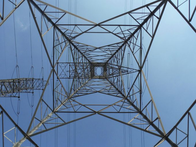 Electricitate nu înseamnă automat progres: de ce accesul la aparate accesibile este cheia echității energetice în Africa