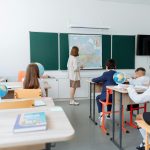 Regulile din școli se înăspresc: elevii pot pierde până la patru puncte la purtare pentru noi abateri