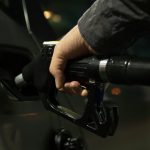 Combustibilul are o pondere de 7–8% în coșul de consum, dar războiul poate genera scumpiri în lanț