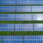 Energia verde ține în frâu prețurile la electricitate în Europa, în ciuda tensiunilor din Iran