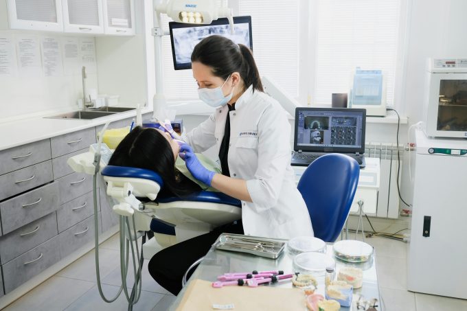 Tratamente stomatologice gratuite în spitalele publice: ce schimbări se pregătesc