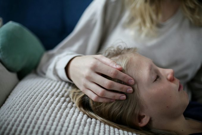 Medicii avertizează: Crizele epileptice de absență la copii pot fi confundate cu plictiseala