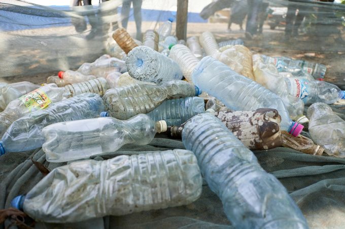 Fundul oceanelor, un „rezervor” uriaș de plastic. Ce arată primul studiu global