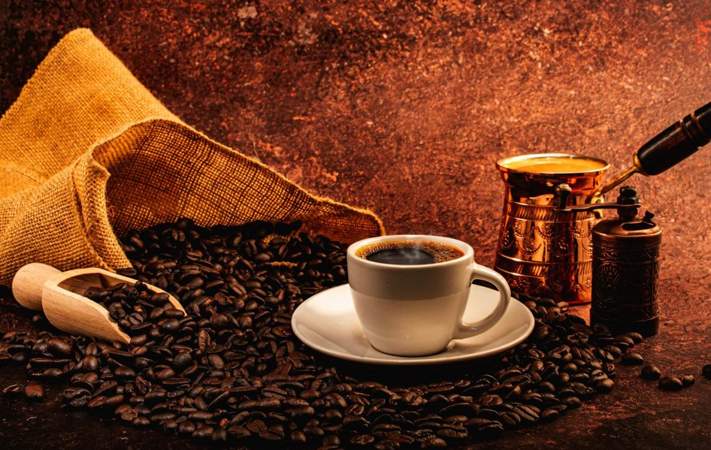 Cum îți bei cafeaua contează. Ce au observat cercetătorii despre legătura cu riscul de deces