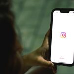 Social media și mintea noastră: între dependență, comparație și echilibru