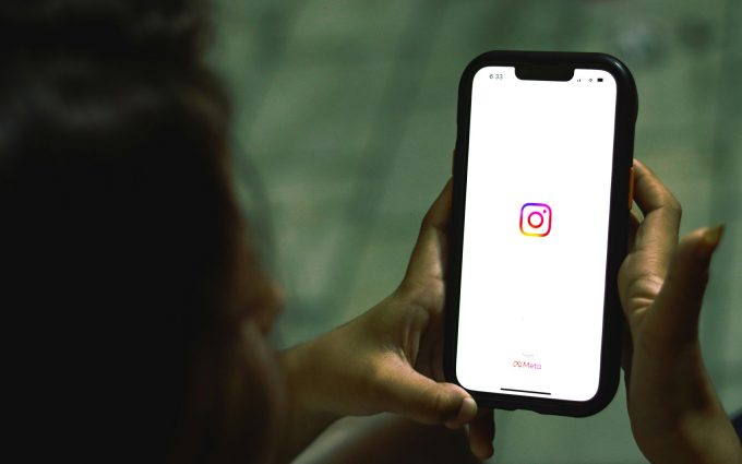 Social media și mintea noastră: între dependență, comparație și echilibru