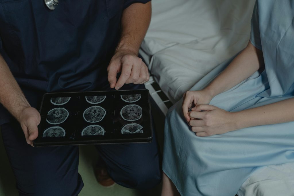 Medicii avertizează: Crizele epileptice de absență la copii pot fi confundate cu plictiseala