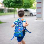 Înscrierea copilului la școală în 2026: acte necesare, calendar și soluții dacă nu prinzi loc la școala dorită