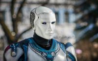 Studiu: Tot mai mulți români ar accepta ajutorul unui robot umanoid în casă. Unii și-ar lăsa chiar copiii în grija lui