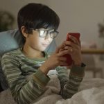 Ecranele și sănătatea mintală la copii: avertismentul specialiștilor și riscurile ignorate