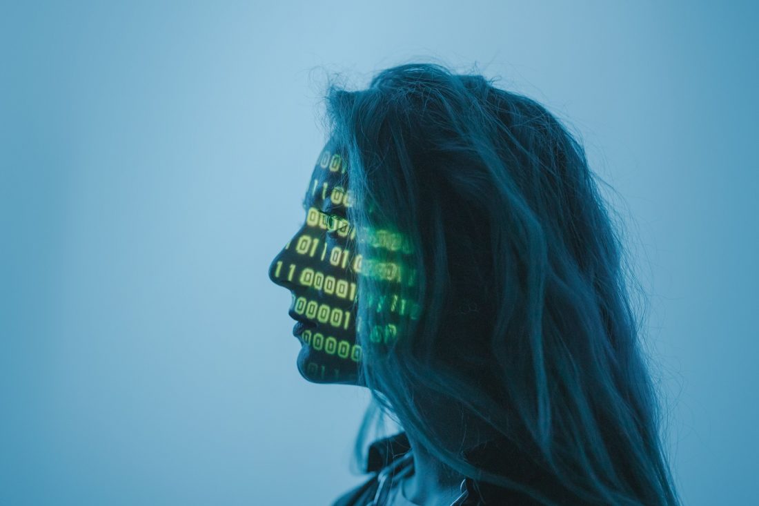 Cât de mult va schimba inteligența artificială piața muncii? Un economist estimează impactul real asupra joburilor