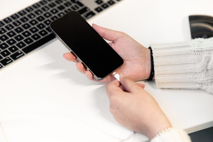 De ce este mai bine să-ți încarci telefonul înainte să ajungă la 0%