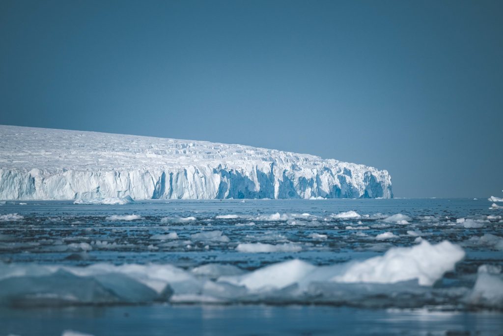 Dezghețarea accelerată a Arcticii eliberează carbon vechi de mii de ani. Ce au descoperit cercetătorii