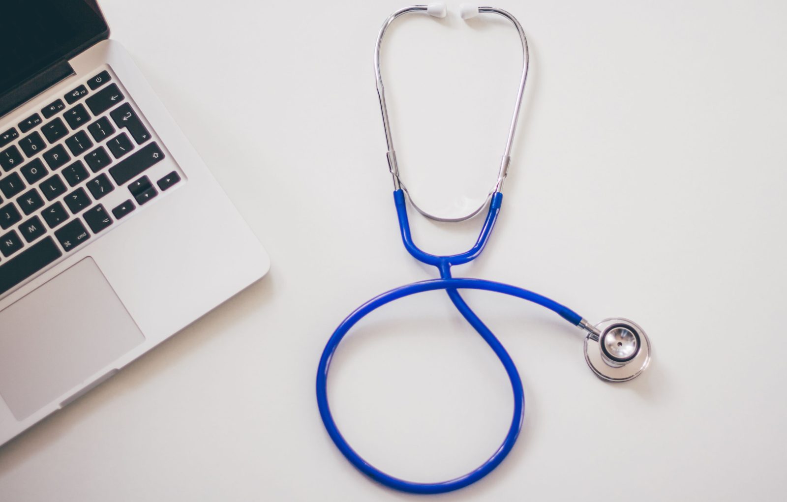 Dosarul medical al românilor va putea fi accesat online. Noua platformă CNAS va permite și programări la medic