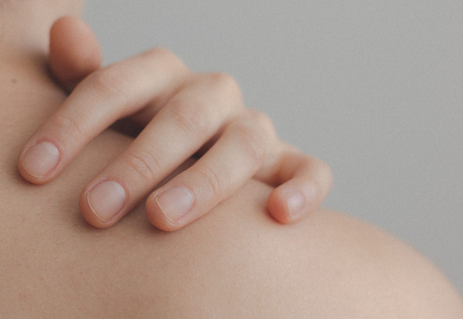 Stresul din primul an de viață ar putea crește de trei ori riscul de psoriazis, arată un studiu