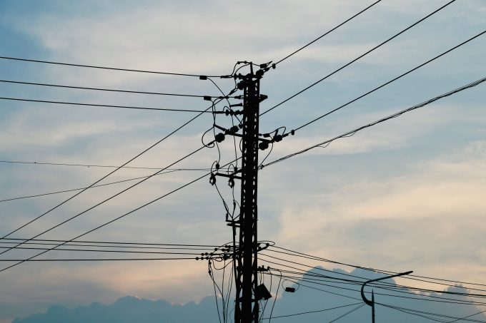ANRE introduce un mecanism prin care consumatorii pot câștiga bani dacă reduc voluntar consumul de energie