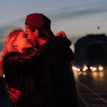 Un sărut poate spune multe despre un cuplu. Ce legătură există între igiena orală și sănătatea mintală