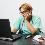 e-Sănătatea Mea intră în funcțiune de la 1 septembrie. Ce pot vedea românii în noul dosar medical digital