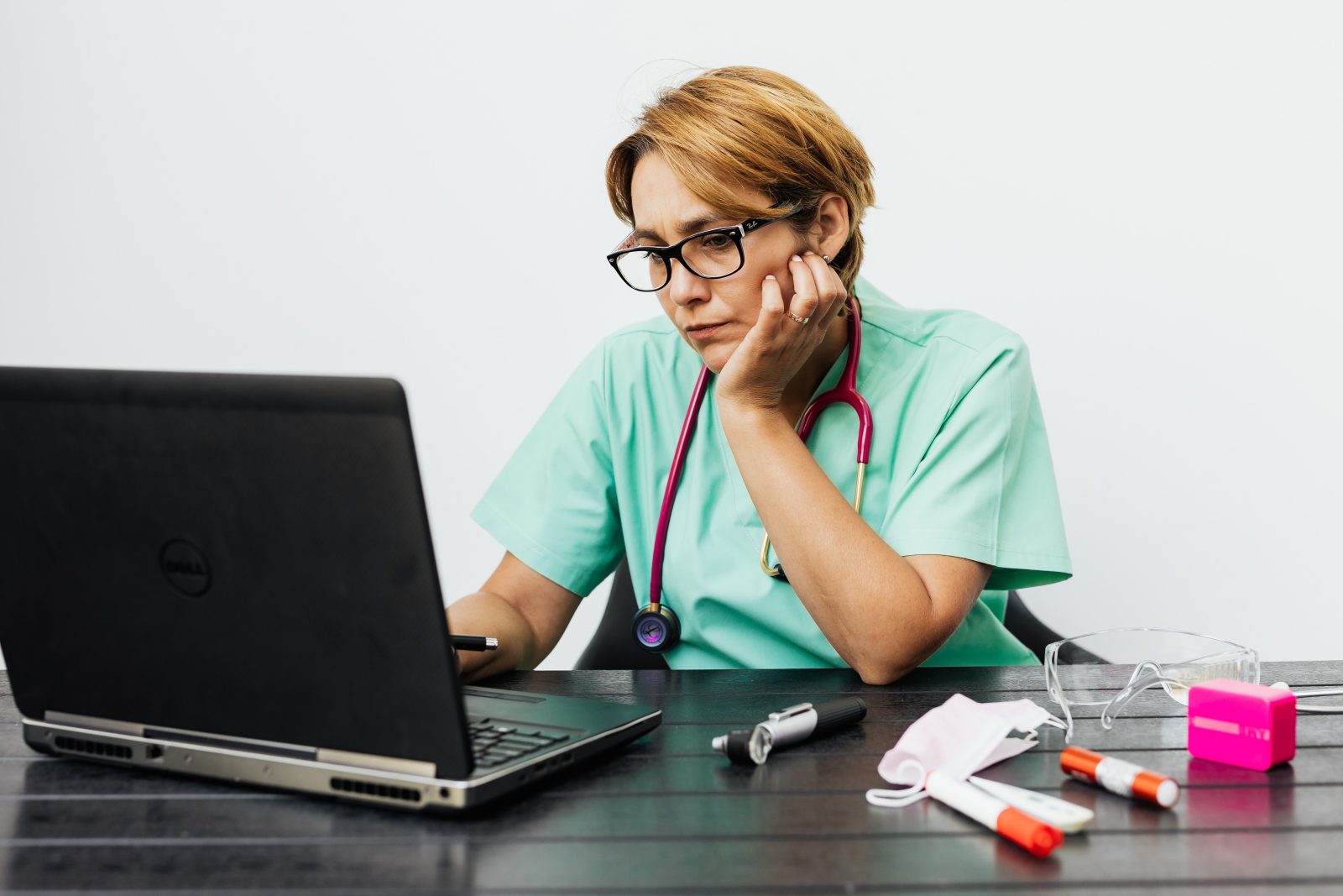 e-Sănătatea Mea intră în funcțiune de la 1 septembrie. Ce pot vedea românii în noul dosar medical digital