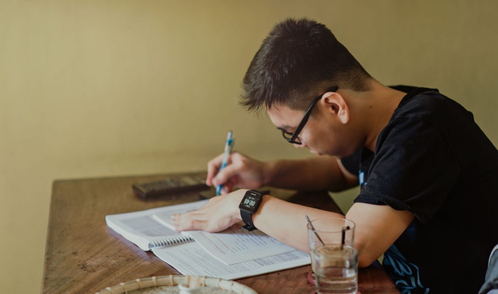 Ce meserii poți avea fără BAC și cât poți câștiga. Unele salarii ajung la 10.000 de lei